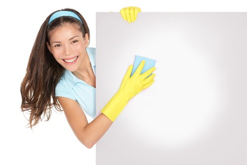 Cleaner in Acton delivering end of tenancy cleaning results